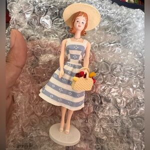 1998 Suburban Shopper Midge Barbie's Friend Hallmark